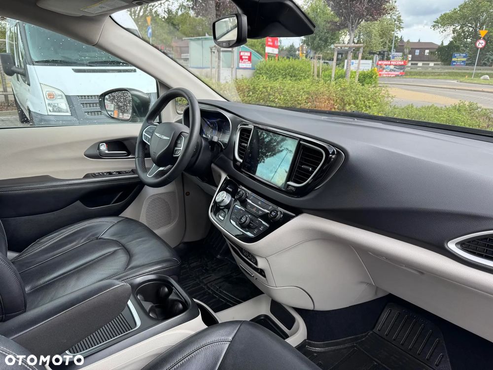 Chrysler Pacifica - 13
