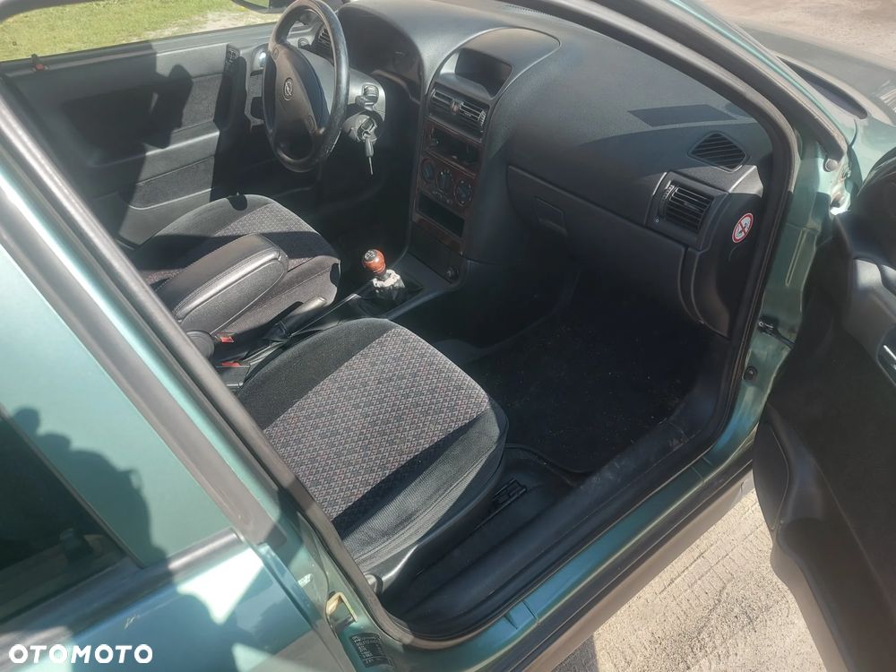 Opel Astra 1.6 16V Mid - 11