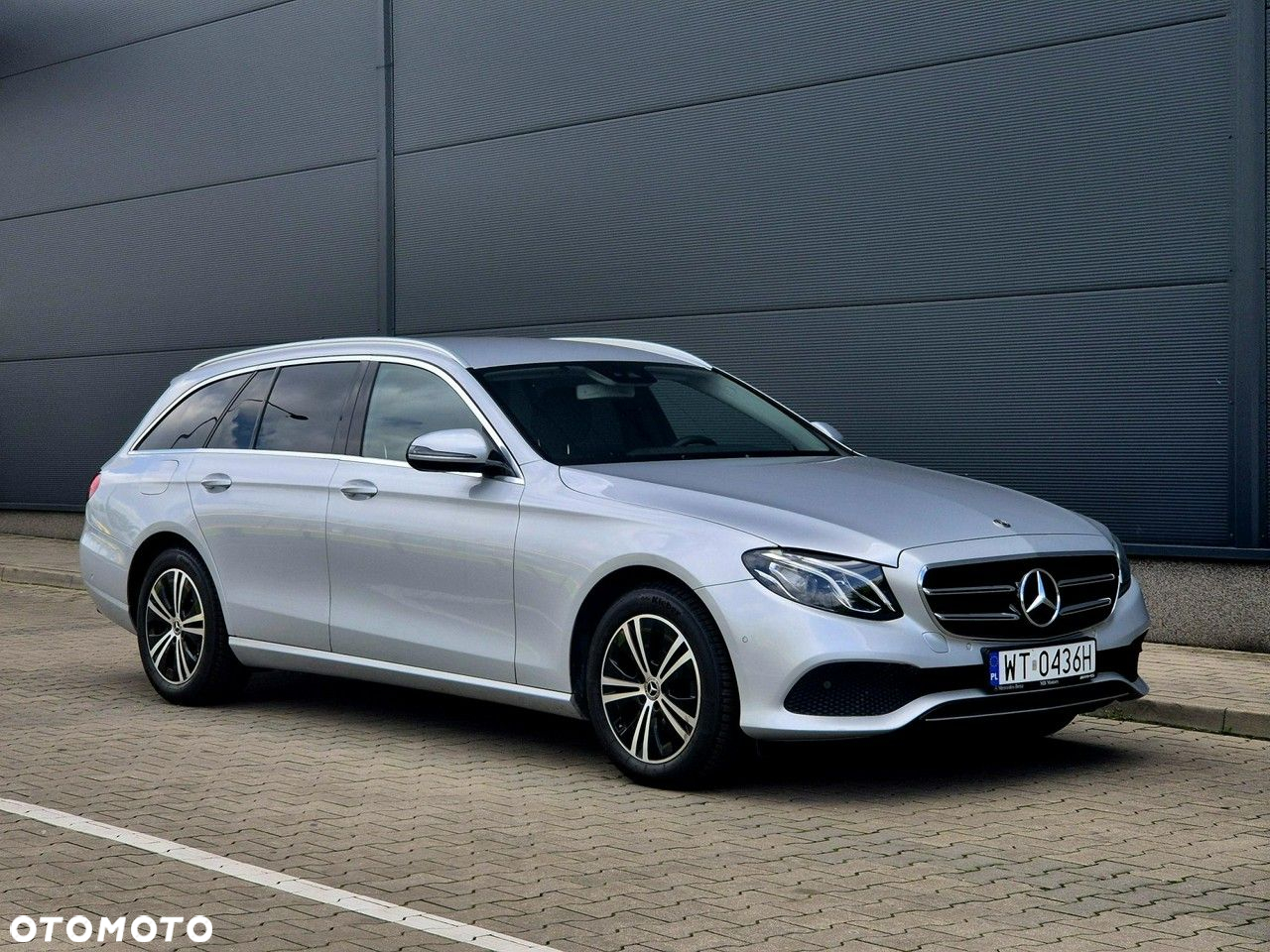 Mercedes-Benz Klasa E 220 d 4Matic T 9G-TRONIC Avantgarde - 13