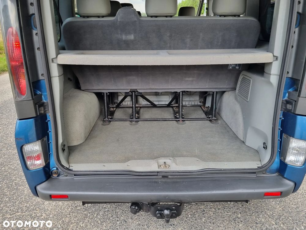 Renault Trafic Passenger - 19