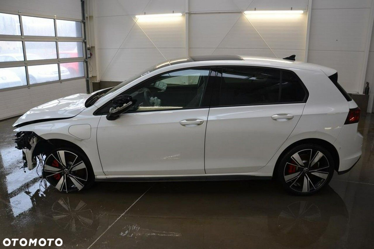 Volkswagen Golf - 6