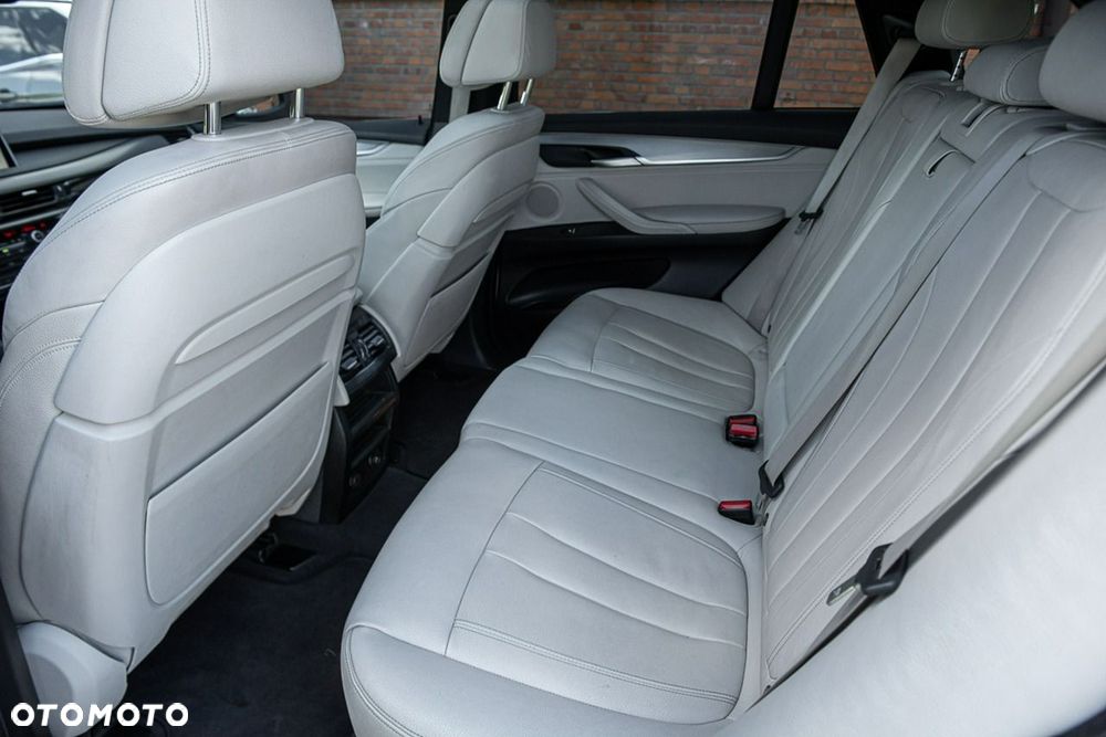 BMW X5 xDrive30d Sport-Aut - 7