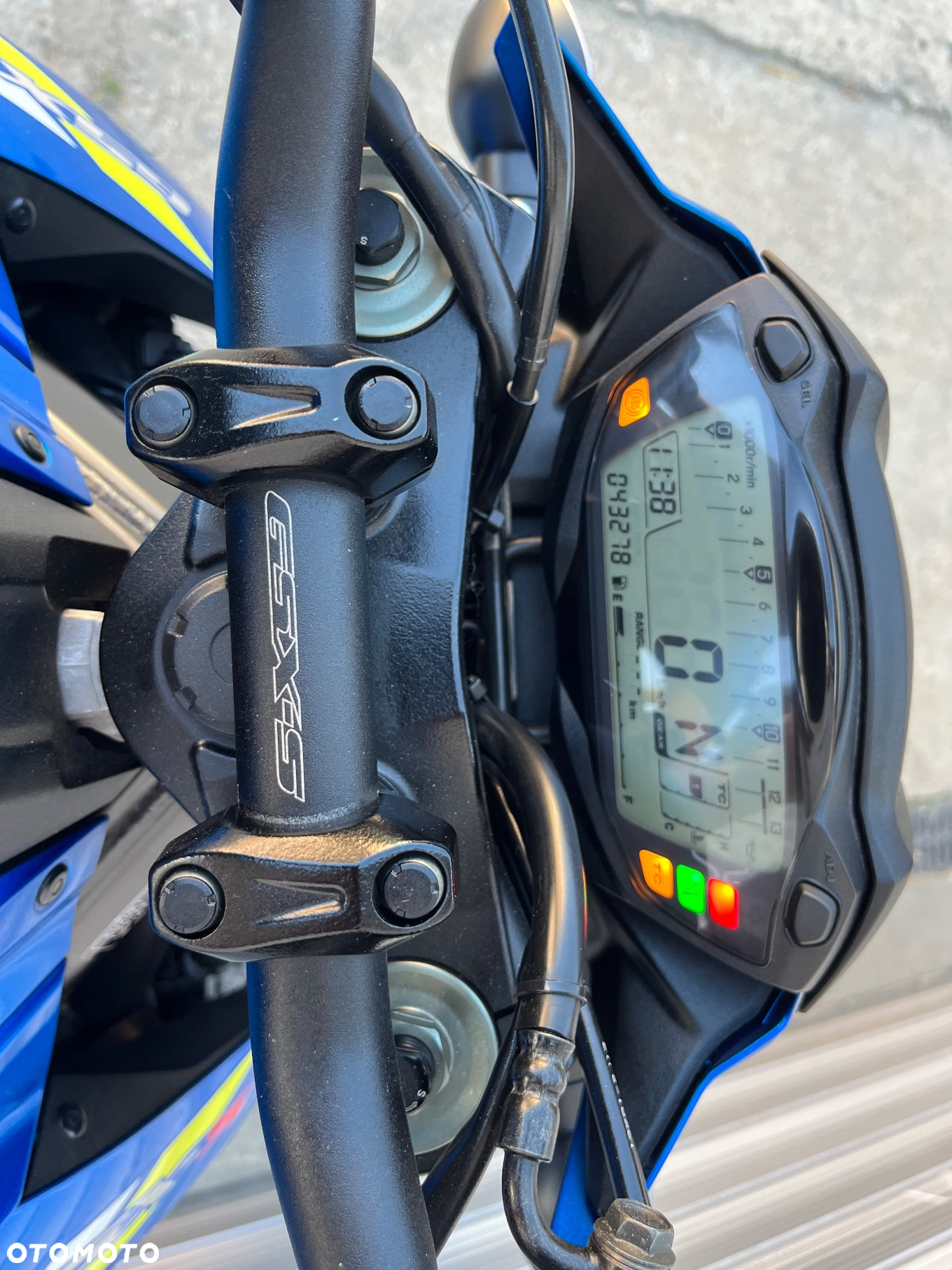 Suzuki GSX - 27