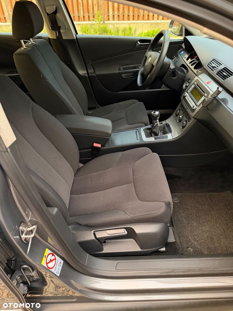 Volkswagen Passat 1.6 FSI Comfortline - 15