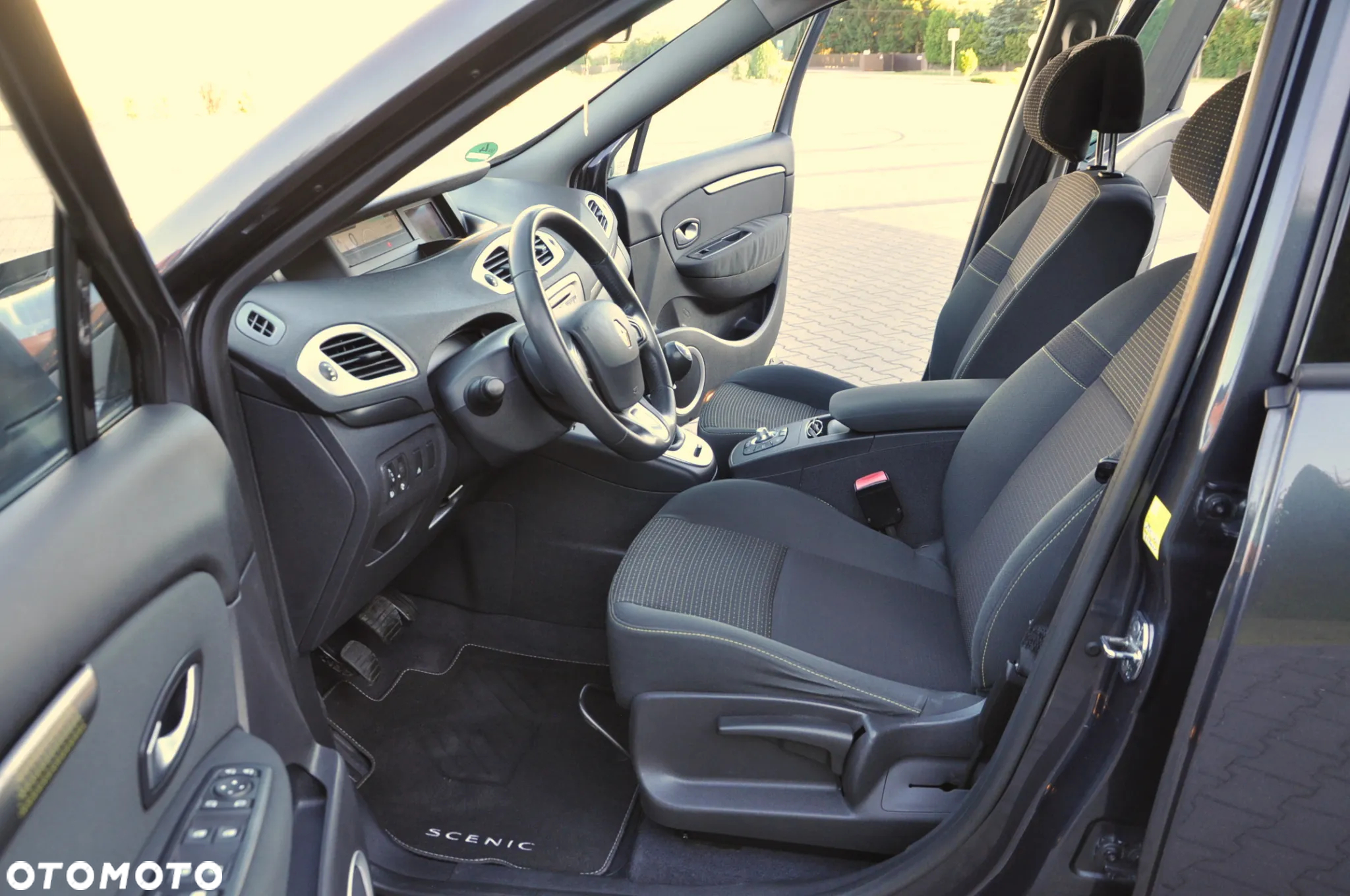 Renault Scenic 1.9 dCi Bose Edition - 21