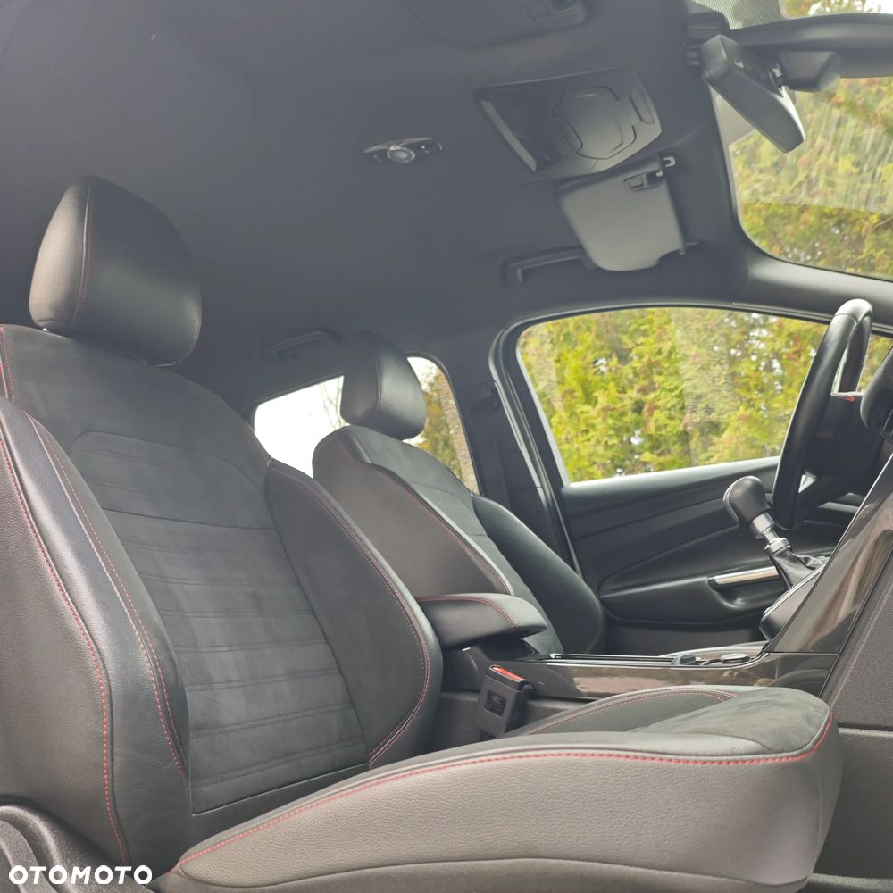 Ford Kuga 1.5 EcoBoost 2x4 ST-Line - 24