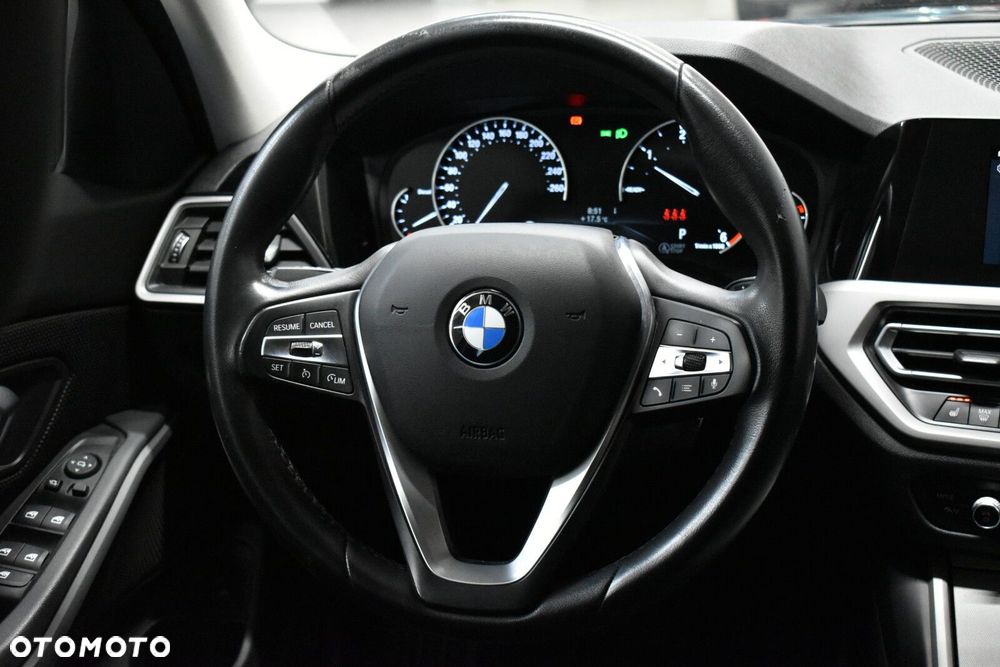 BMW Seria 3 320d xDrive Advantage - 13