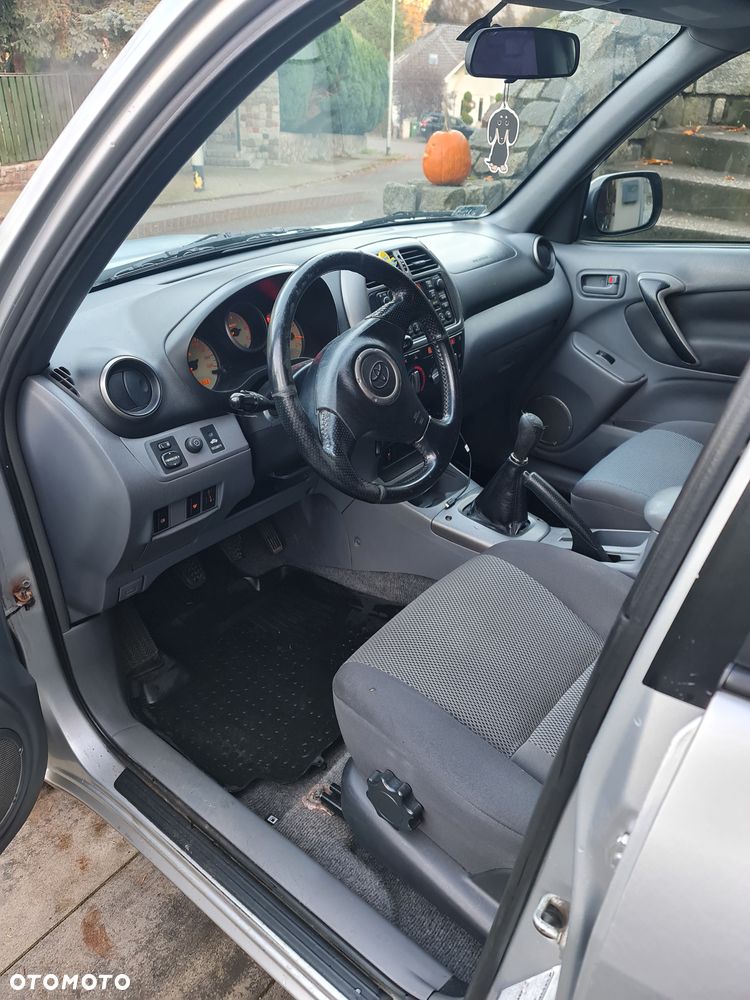 Toyota RAV4 D-4D 4x4 - 11