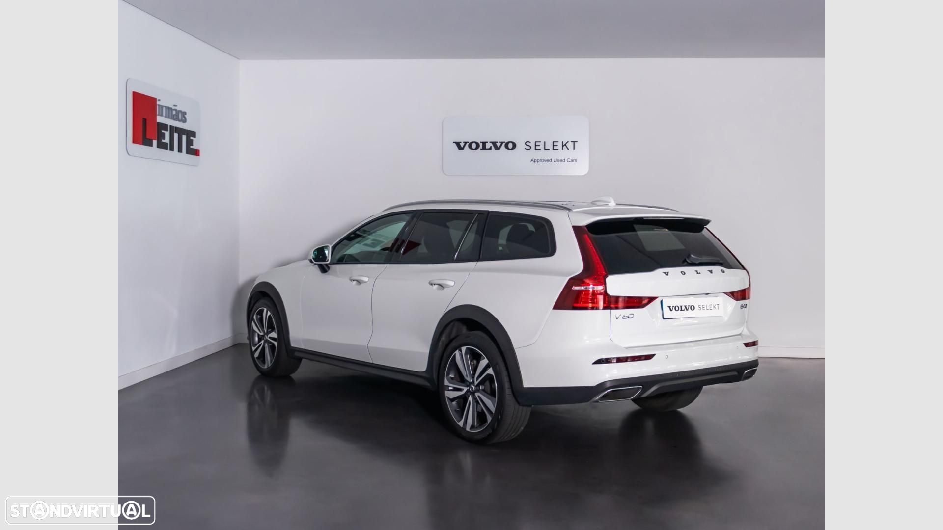 Volvo V60 Cross Country 2.0 B4 Geartronic - 4