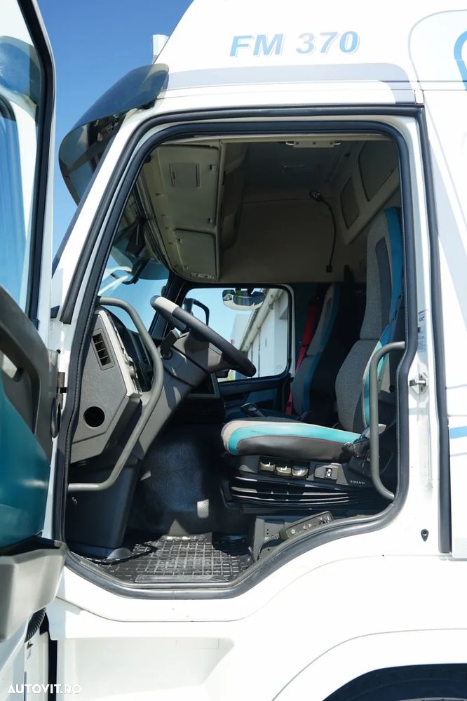 Volvo FM 370 / SOLO / CORTINĂ - 9,1 M / 6X2 / DHOLLANDIA LIFT - 2.000 KG / PODEA REZISTENTĂ / AER CONDIȚIONAT PARCARE / I-SHIFT / EURO 6 - 27