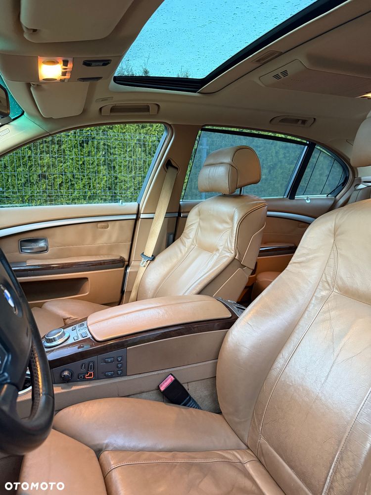 BMW Seria 7 740i L - 8