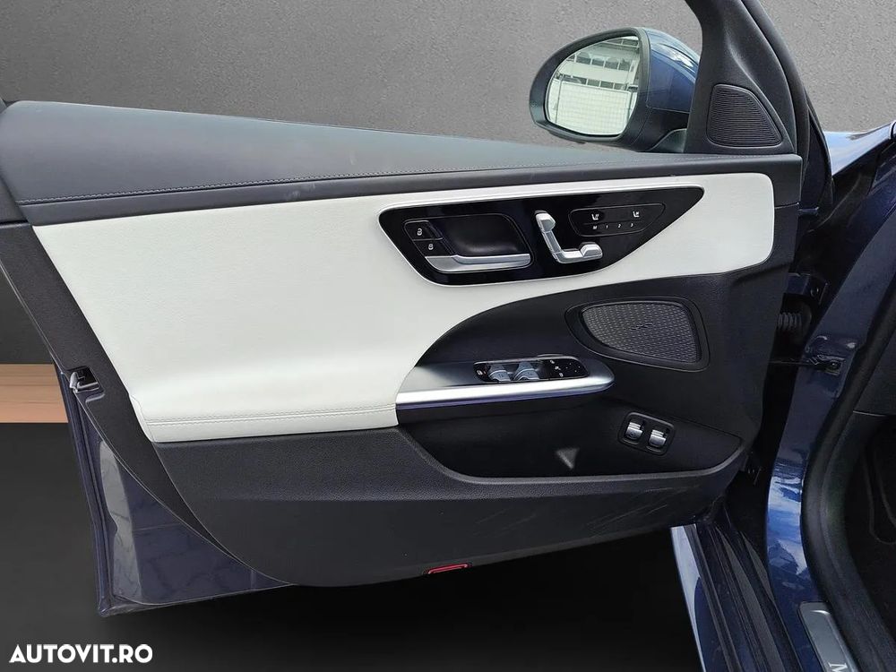 Mercedes-Benz C 300 e 4Matic 9G-TRONIC AMG Line - 27