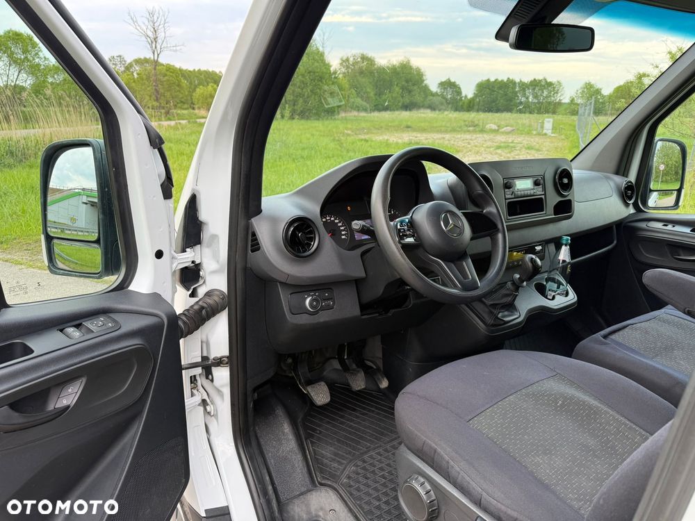 Mercedes-Benz Sprinter - 14