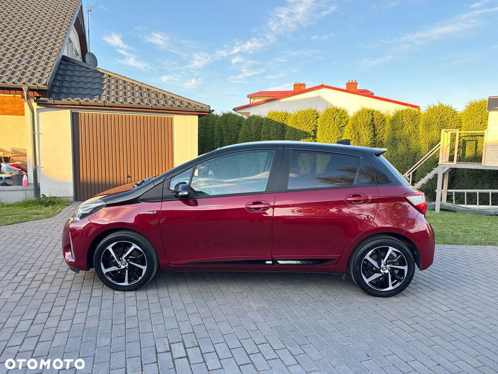 Toyota Yaris Hybrid 100 Selection Platinum - 13