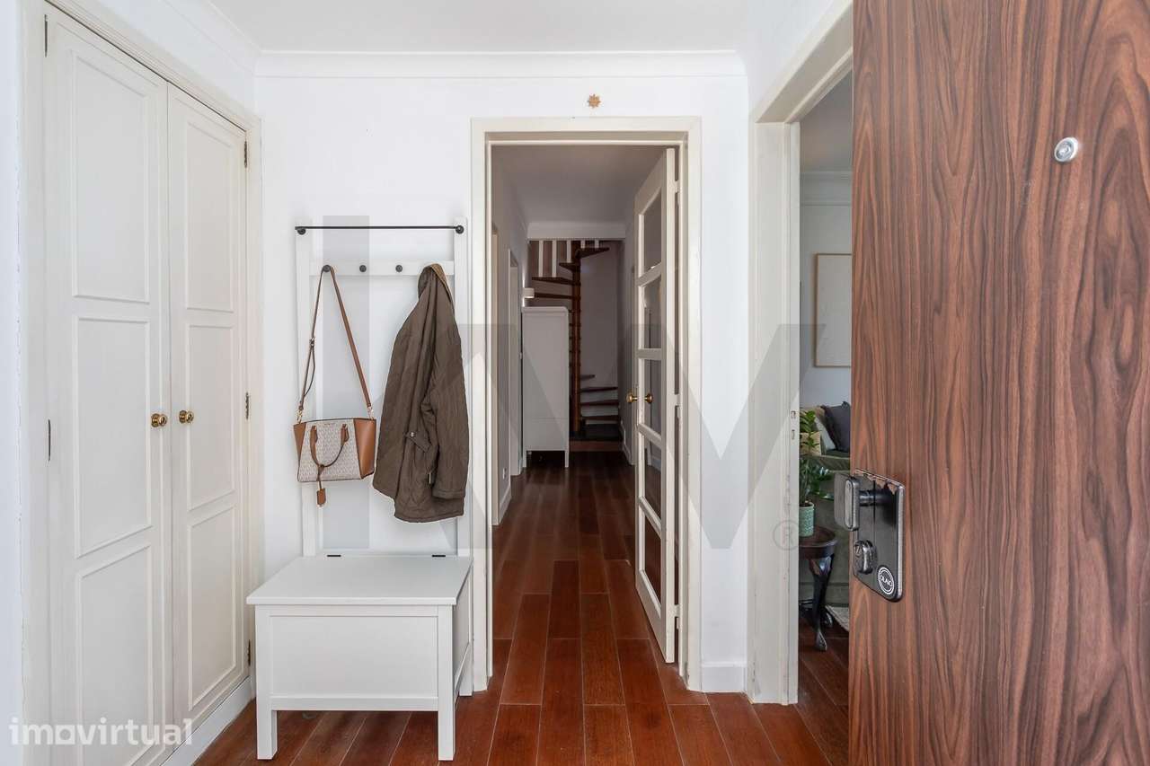 Apartamento T3 com sótão e terraço de utilização exclusiva - Av. de Ma - Grande imagem: 2/31