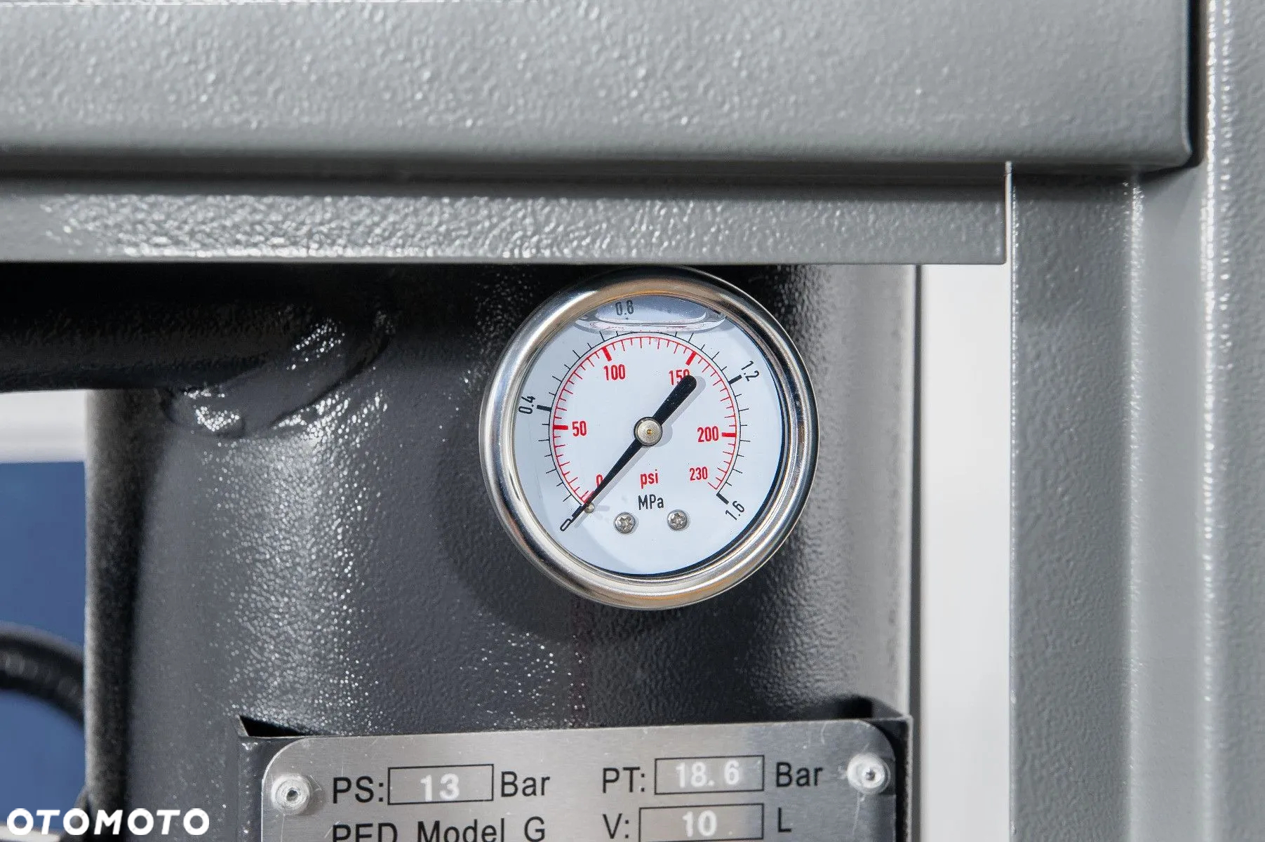 Kompresor śrubowy APS 7.5 Combi Dry X 10 bar 7.5 KM/5.5 kW 690 l/min 200 l - 10