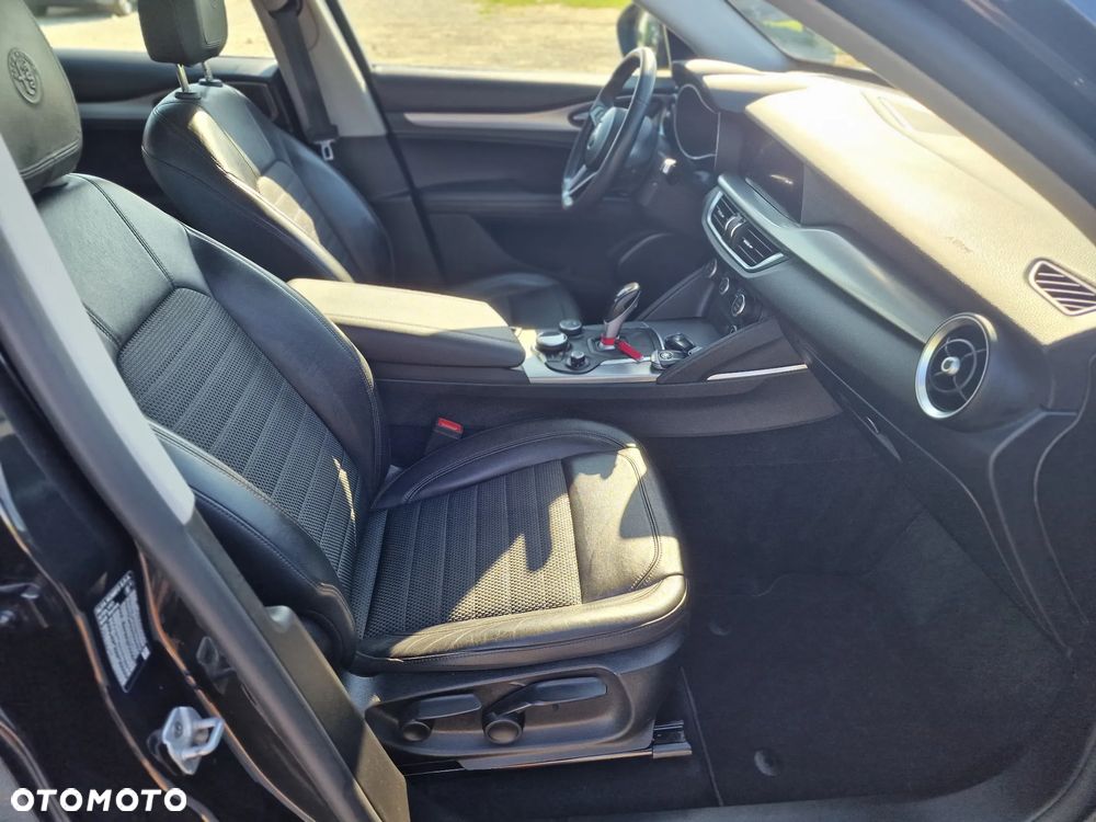 Alfa Romeo Stelvio 2.2 16V AT8 Q4 Intensa - 31