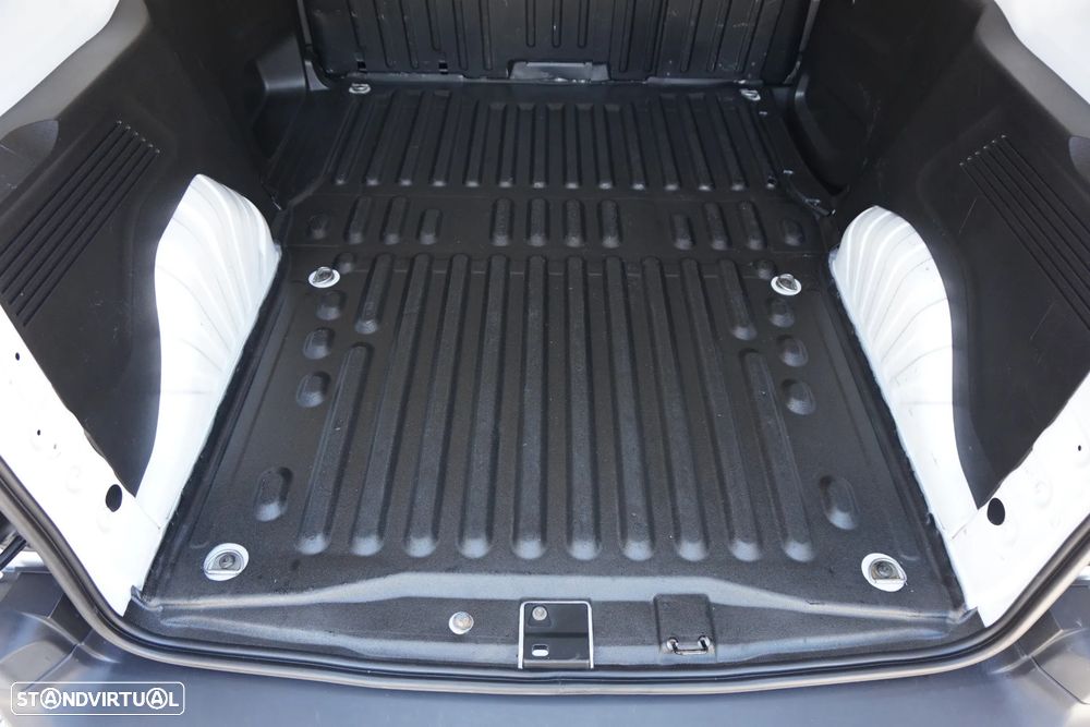 Toyota Proace City 1.5D 102 3 lug. Comfort IVA dedutível - 21