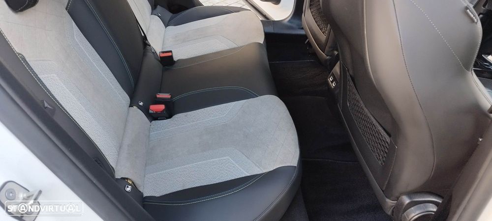 Peugeot e-2008 50 kWh GT - 27