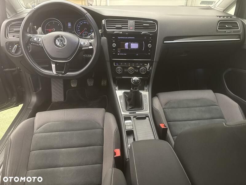 Volkswagen Golf - 22