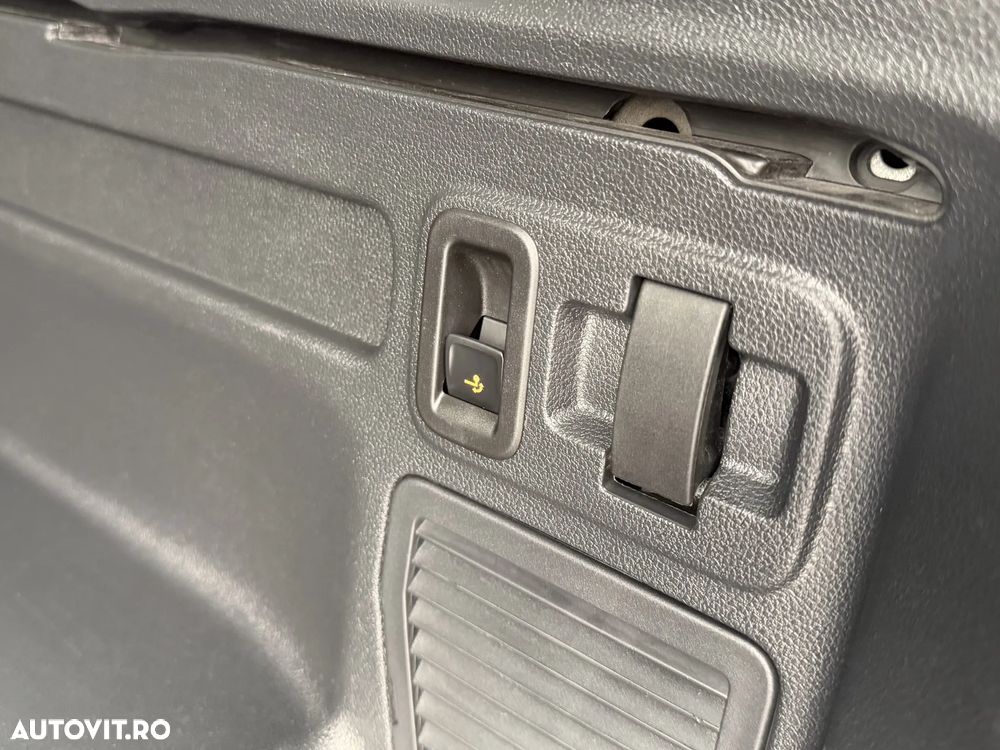 Volkswagen Touran 2.0 TDI SCR Highline - 27