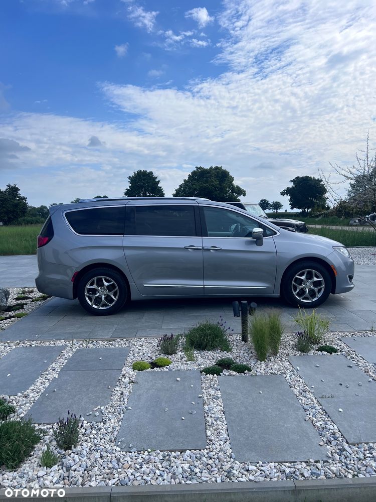 Chrysler Pacifica - 3