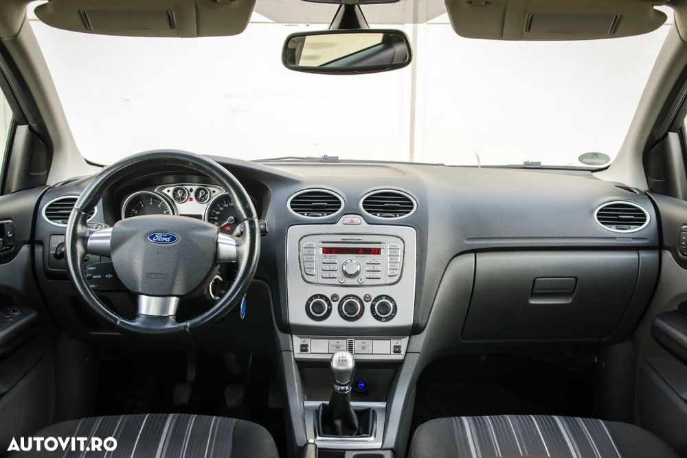 Ford Focus 1.6i Ambiente - 11