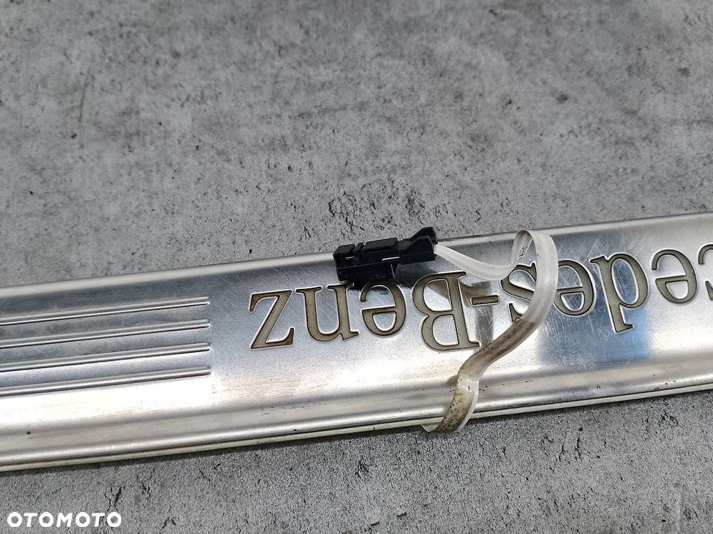 LISTWA PROGOWA WEWNĘTRZNA LEWY PRZÓD MAYBACH X222 A2226805335  A2226808835 - 2