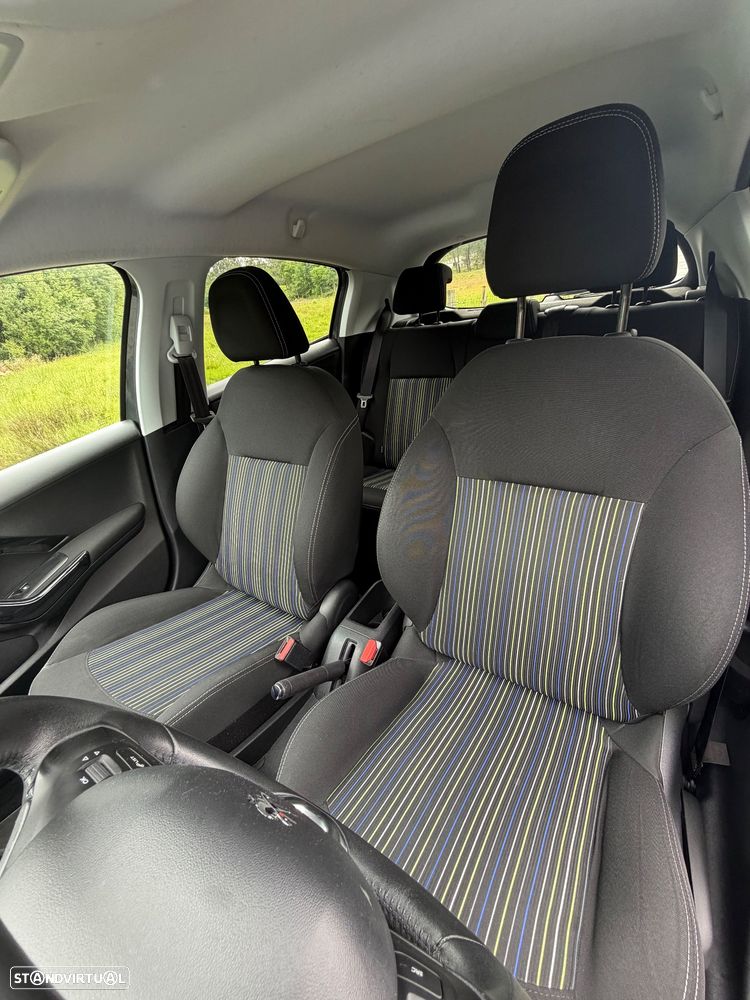 Peugeot 208 1.2 VTi SE Style - 8
