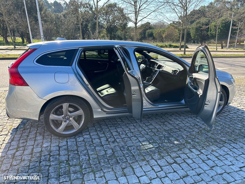Volvo V60 2.4 D6 R-Design AWD Phev - 6