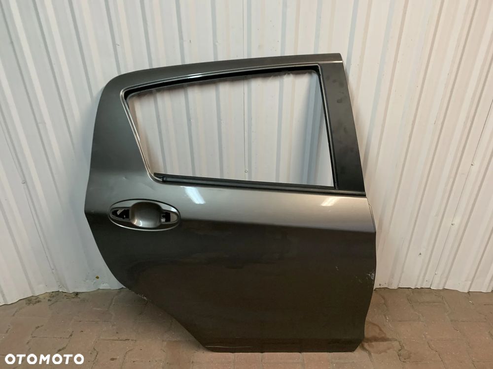 TOYOTA YARIS III 3 2011- 5D DRZWI PRAWE TYLNE TYŁ LISTWA ZGARNIAJĄCA - 1