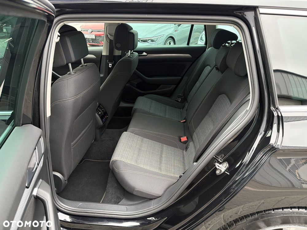 Volkswagen Passat - 13
