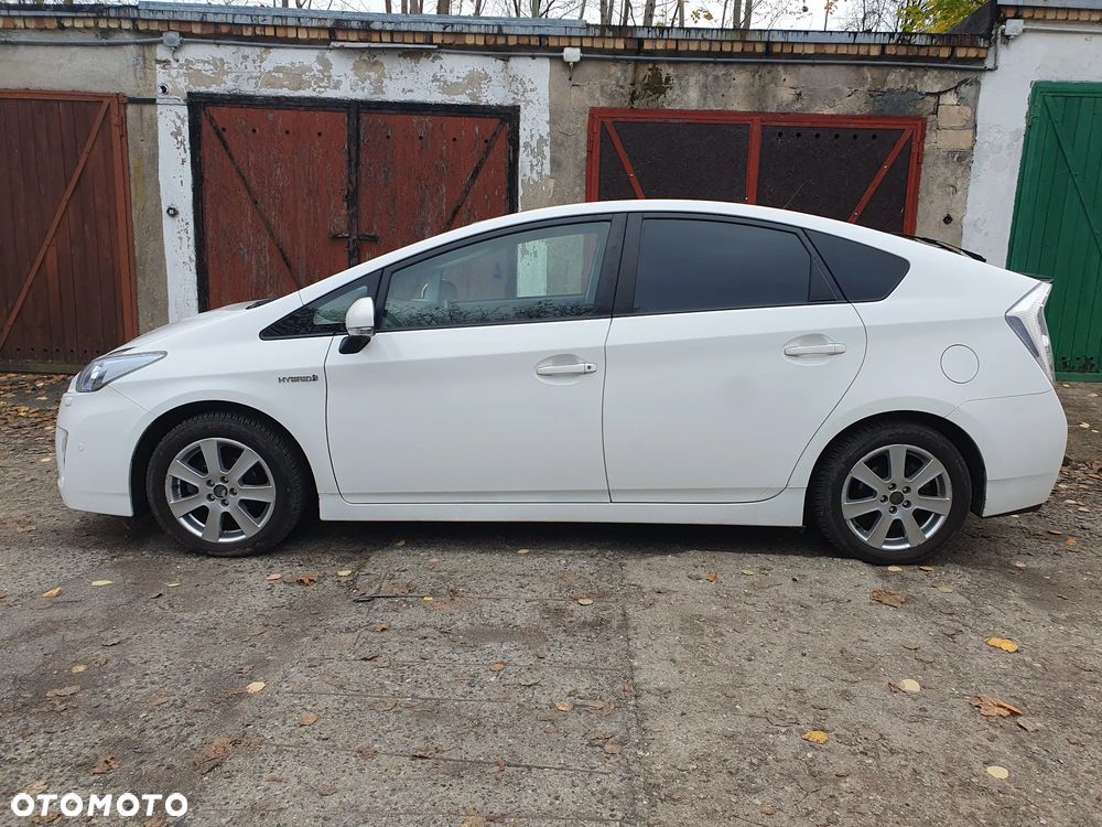 Toyota Prius (Hybrid) - 6