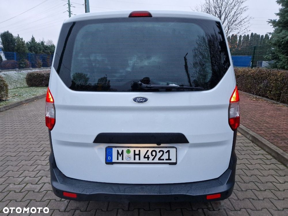 Ford Transit Courier - 10