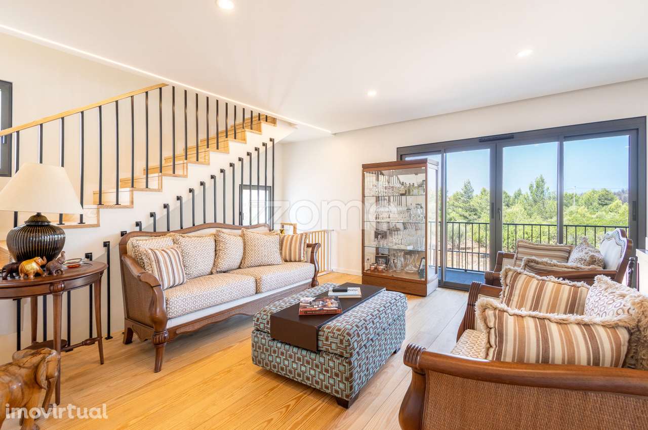 Moradia T4 com Piscina e Jardim no Zambujeiro – Alcabideche - Grande imagem: 3/40