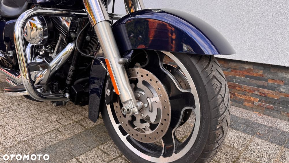 Harley-Davidson Touring Street Glide - 13