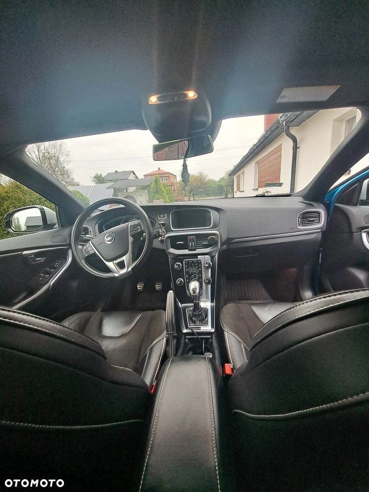 Volvo V40 D2 R-Design - 21