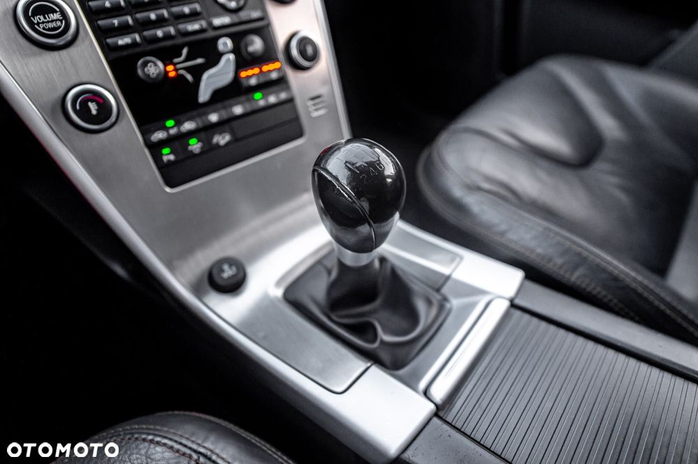 Volvo XC 60 D5 AWD Momentum - 33