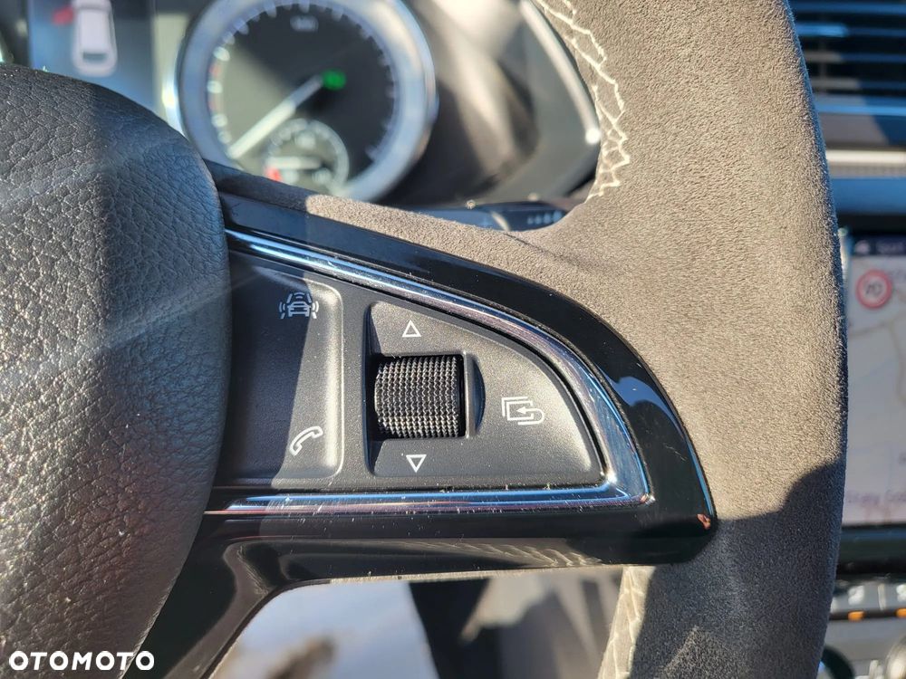 Skoda Superb 2.0 TDI Sportline DSG - 17