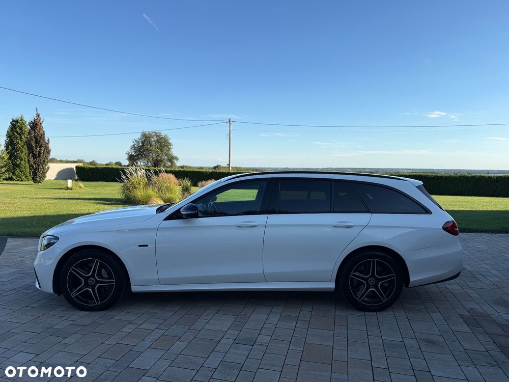Mercedes-Benz Klasa E 300 de AMG - 18