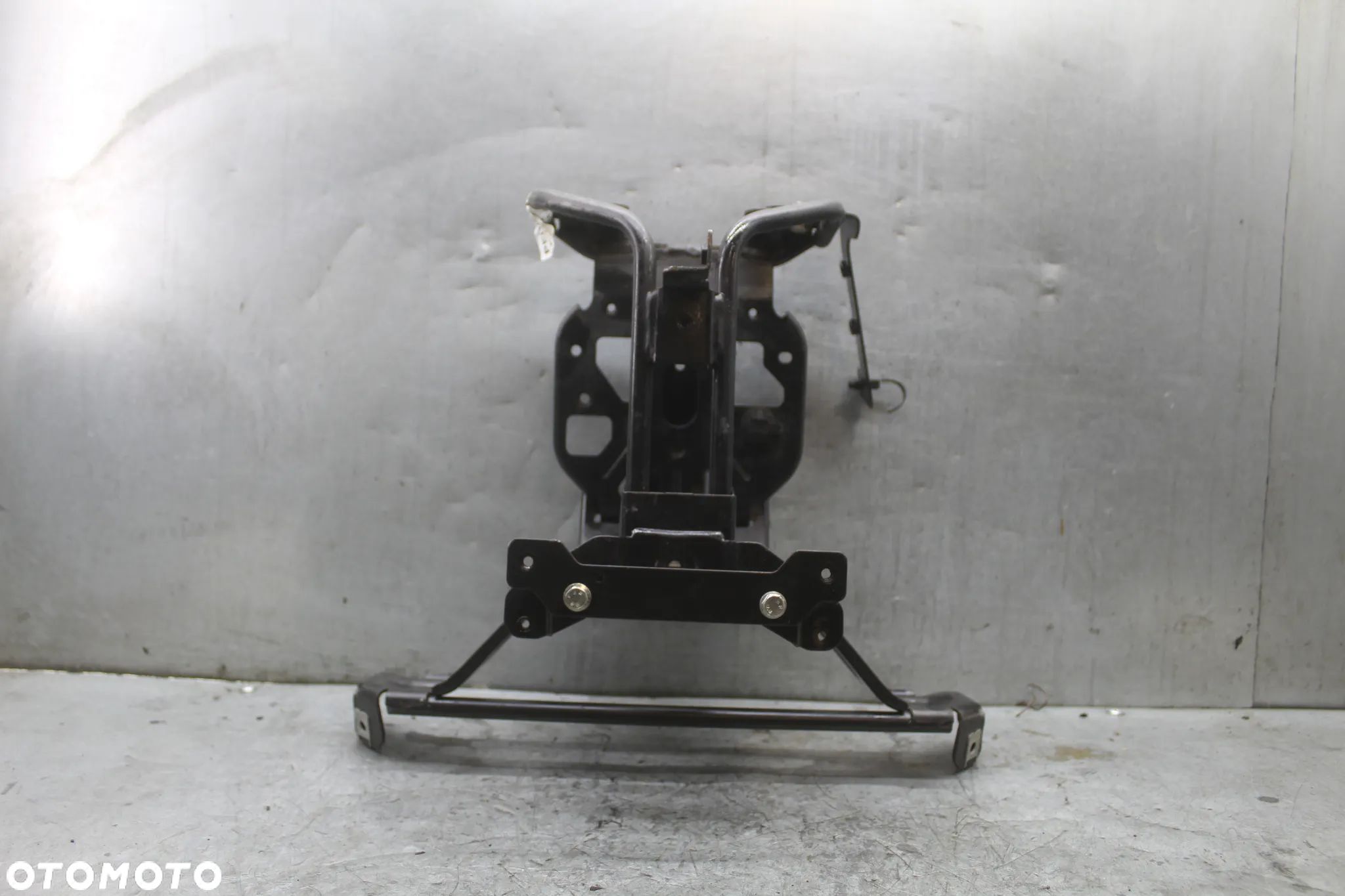 Peugeot Satelis 125 Stelaż czaszy czachy uchwyt mocowanie - 1