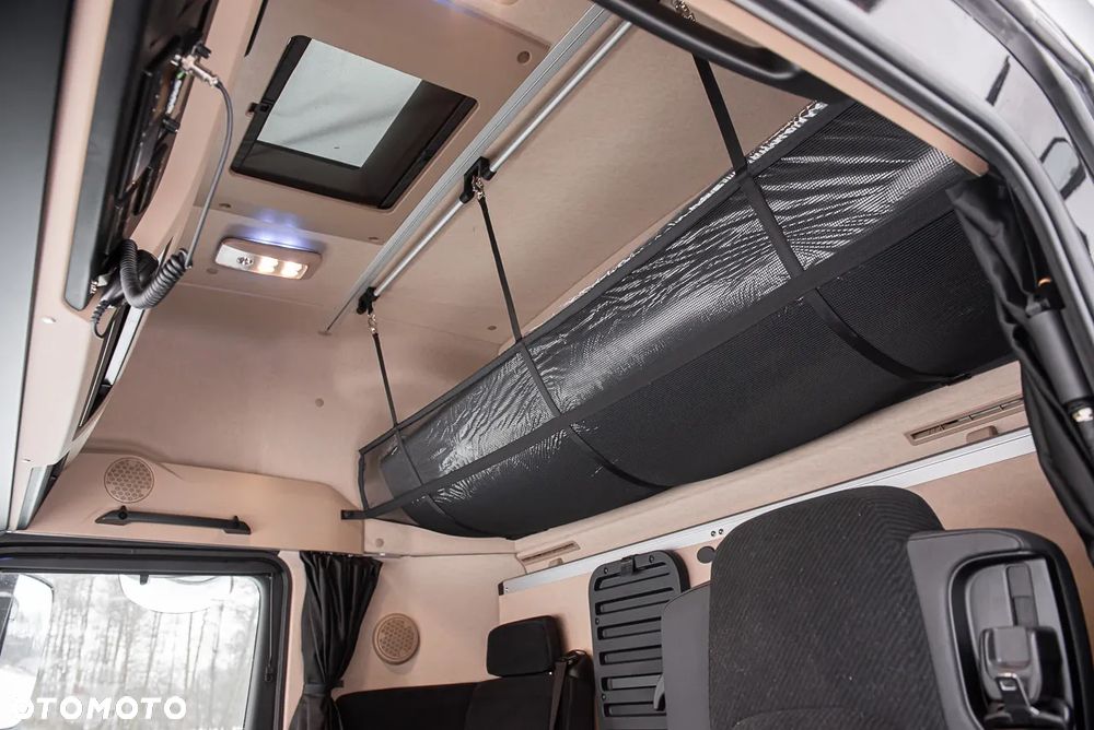 Mercedes-Benz ACTROS - 12