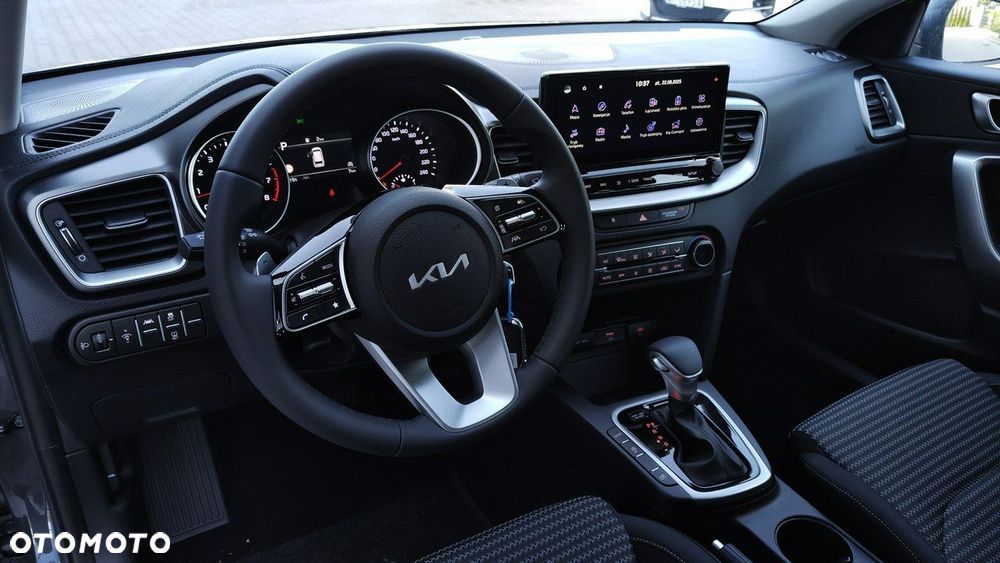 Kia Ceed - 11