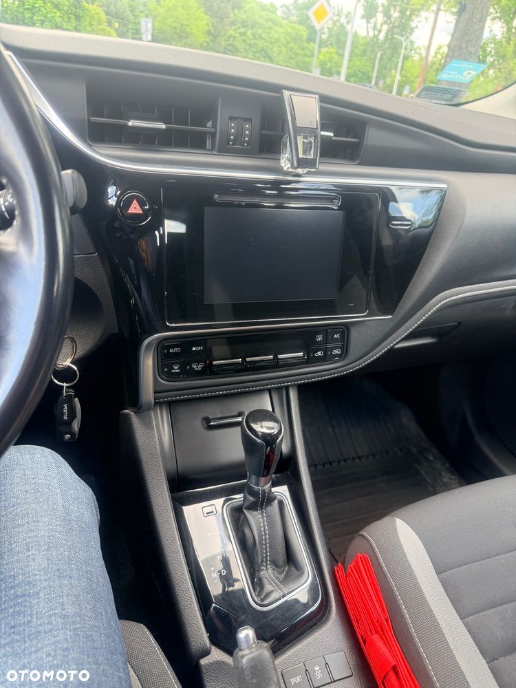 Toyota Auris 1.6 Premium MS - 10
