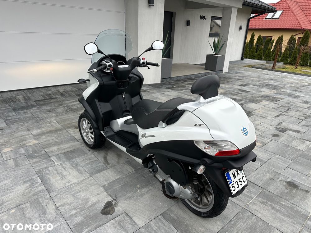 Piaggio MP-3 - 4