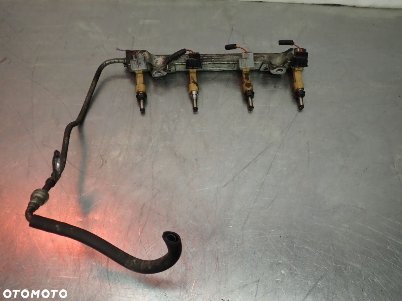LISTWA WTRYSKOWA TOYOTA COROLLA E15 23250-37010 - 2