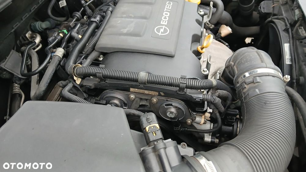 Opel Astra 1.4 Turbo Color Edition - 27