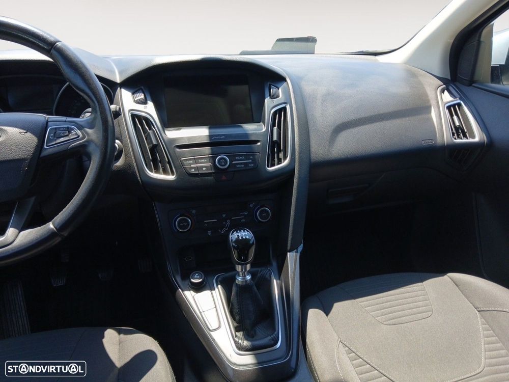 Ford Focus 1.0 EcoBoost Titanium - 11