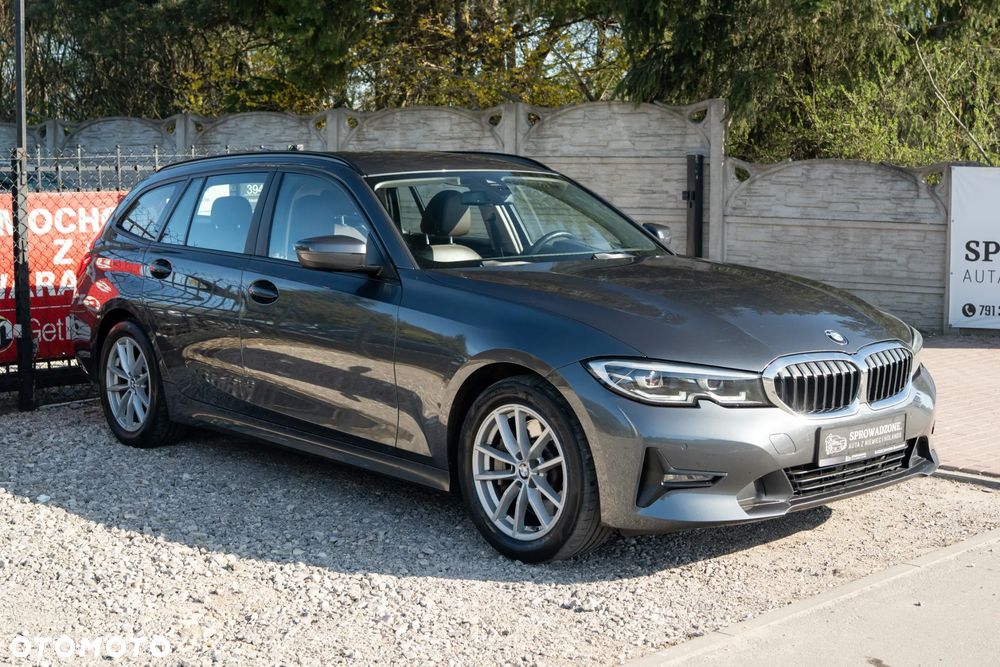 BMW Seria 3 330i Sport Line - 35