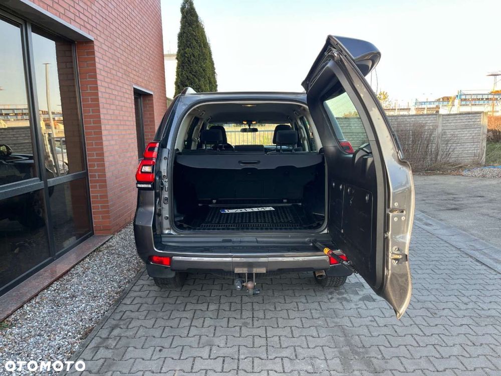 Toyota Land Cruiser - 32